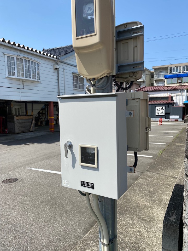 電源