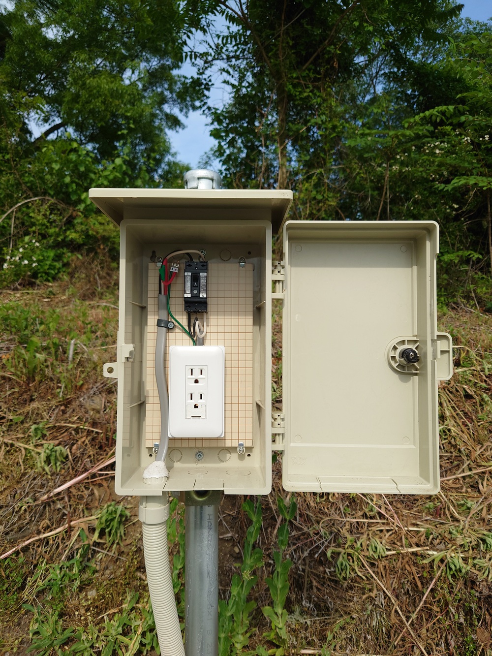 電源