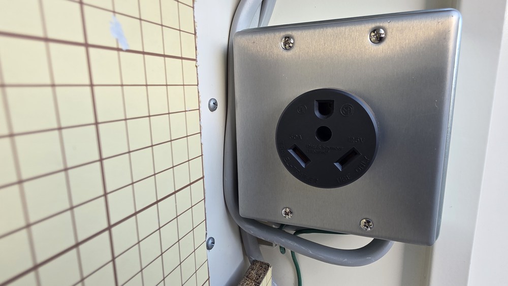電源