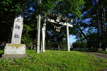 川上キャンピングカー神社写真