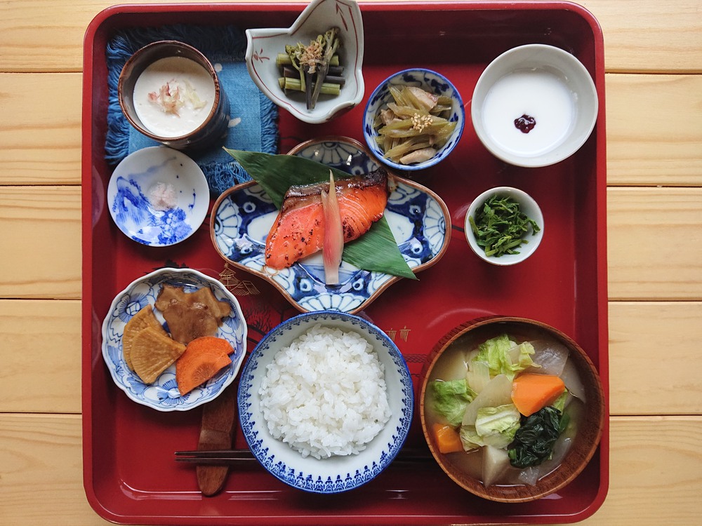 朝食