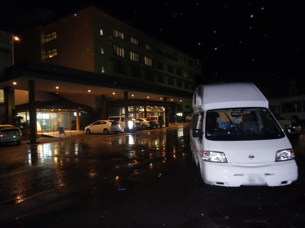 土砂降りの雨の中の写真