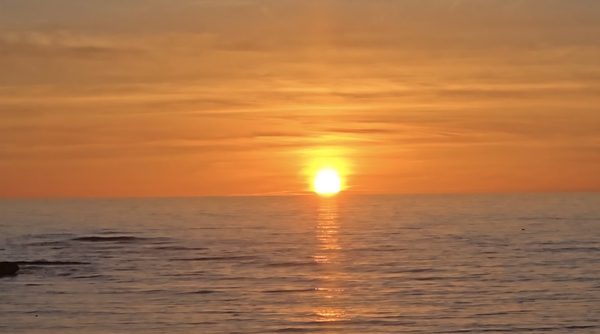 目の前、海で夕日もキレ…の写真