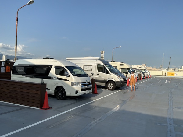 街中なのにRV…